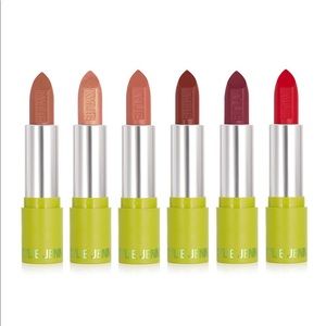 ONE LIPSTICK Kylie x The Grinch Who Needs Presents